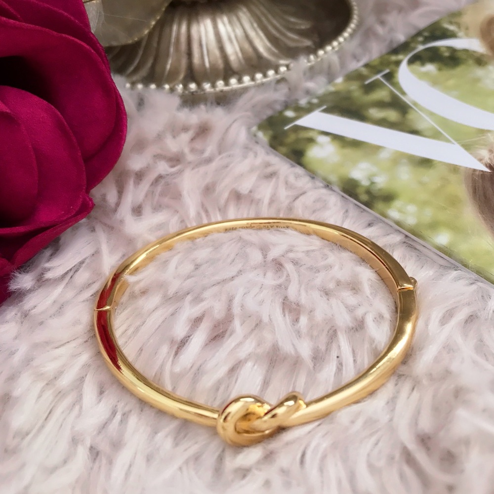 KATE SPADE • Gold Loves Me Knot Bangle Bracelet - Picture 6 of 7